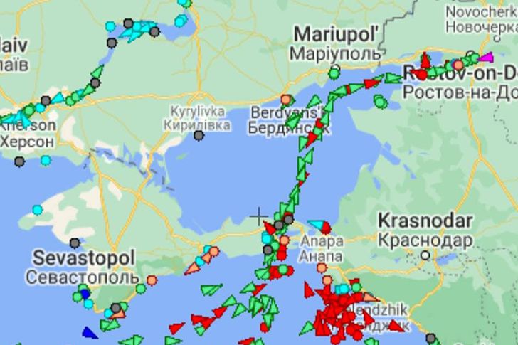 Движение судов в Керчь-Еникальском канале