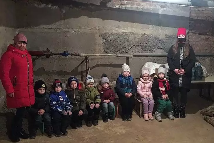 дети в бомбоубежище