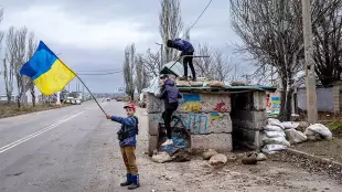 Территрия бывшей УССР медленно, но уверенно превращается в этакую европейскую Африку. Современные украинские дети даже не представляют как хорошо жилось их ровесникам в Советской Украине.