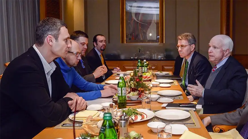 Джон Маккейн на Евромайдане в гостинице «Интерконтиненталь» 14 декабря 2014 года