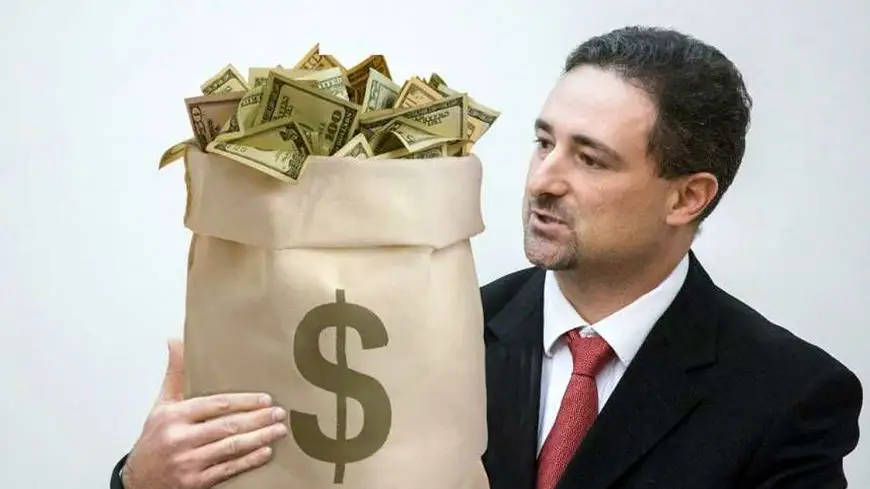 Smelyansky with a bag of dollars