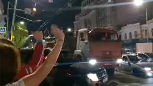 Поздним вечером 24 июня 2023 ростовчане прощаются с бойцами ЧВК «Вагнер», покидающими город.