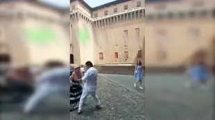 В Италии украинец набросился на женщину с ребёнком – разбор видео
