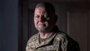 Увольнение Залужного – сможет ли Зеленский убрать своего главного политического конкурента