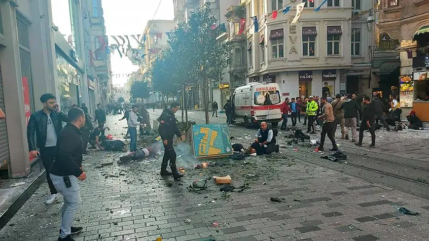 Место теракта на улице Истикляль в Стамбуле