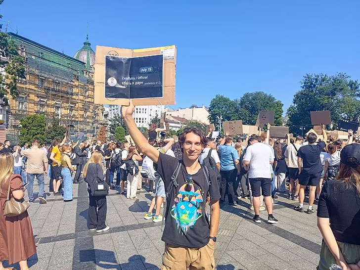 картонный майдан